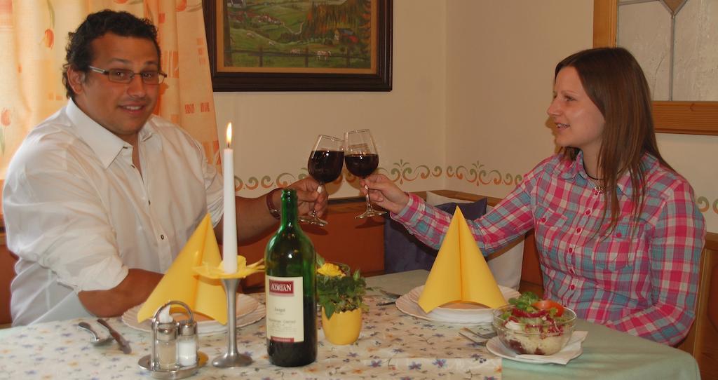 Gasthof Trattner Pension Waldhof Sankt Peter am Kammersberg Buitenkant foto